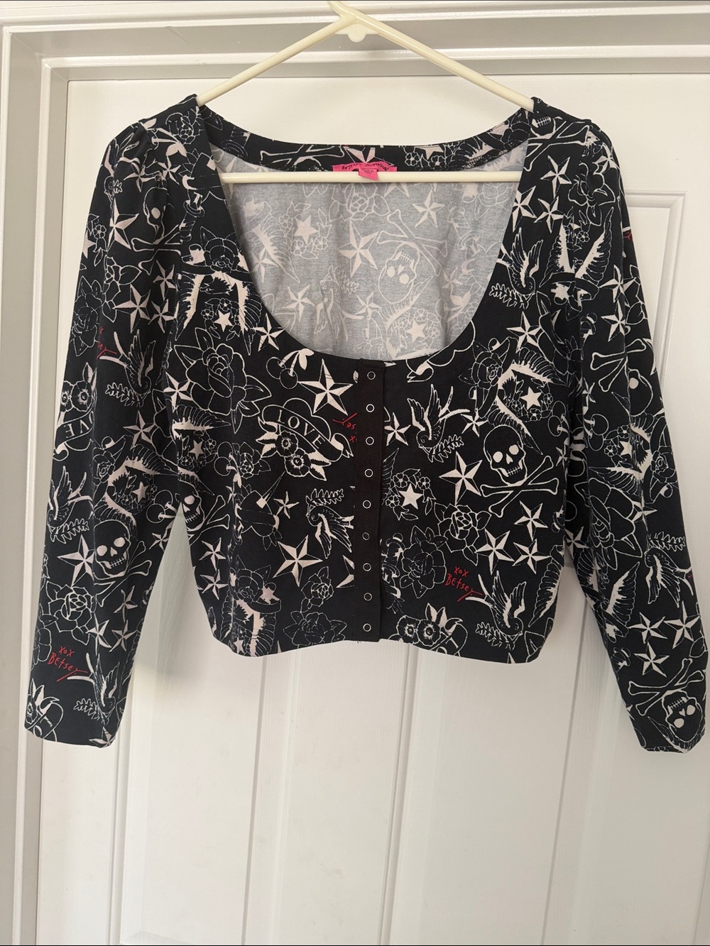 Betsey Johnson Black & White Cropped Scoop Neck Top with White Tattoo Print New!